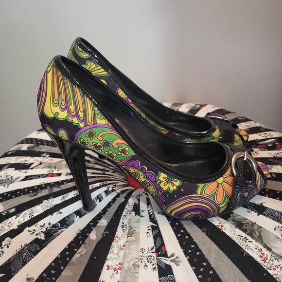 Sarah Jayne heels fits size 7.5 ladies - Picture 1 of 4